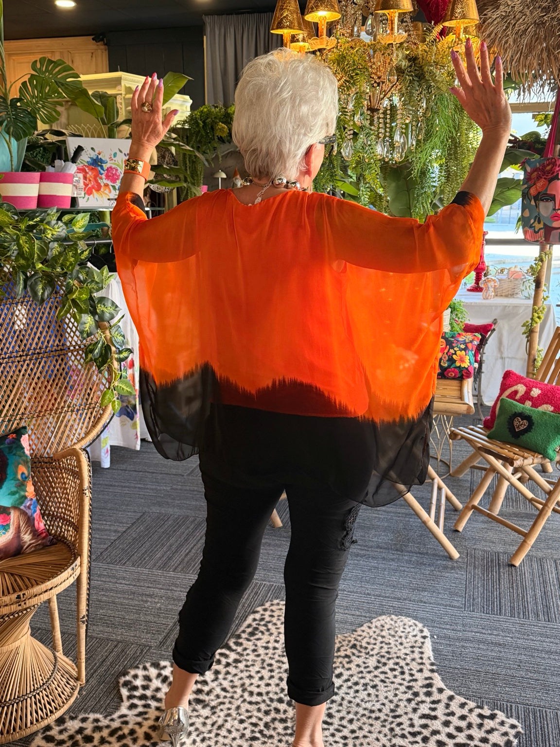 Tunique orange et noire